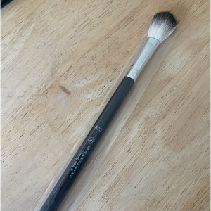 Anastasia A23 contour highlight brush